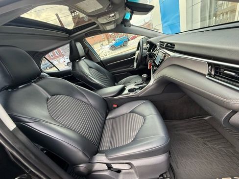 Used 2018 Toyota Camry SE w/ Moonroof Package image 20