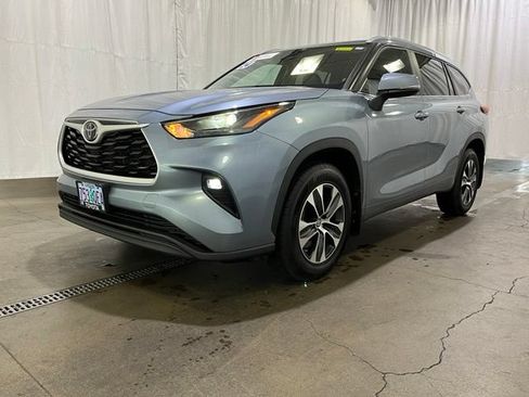 Certified 2024 Toyota Highlander XLE AWD/4WD image 28