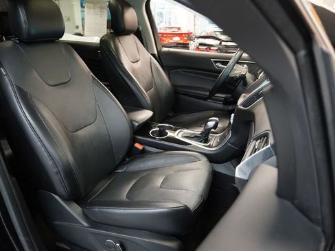 Used 2018 Ford Edge Titanium w/ Equipment Group 301A AWD/4WD image 35