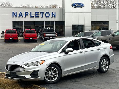 Used 2019 Ford Fusion SE image 2