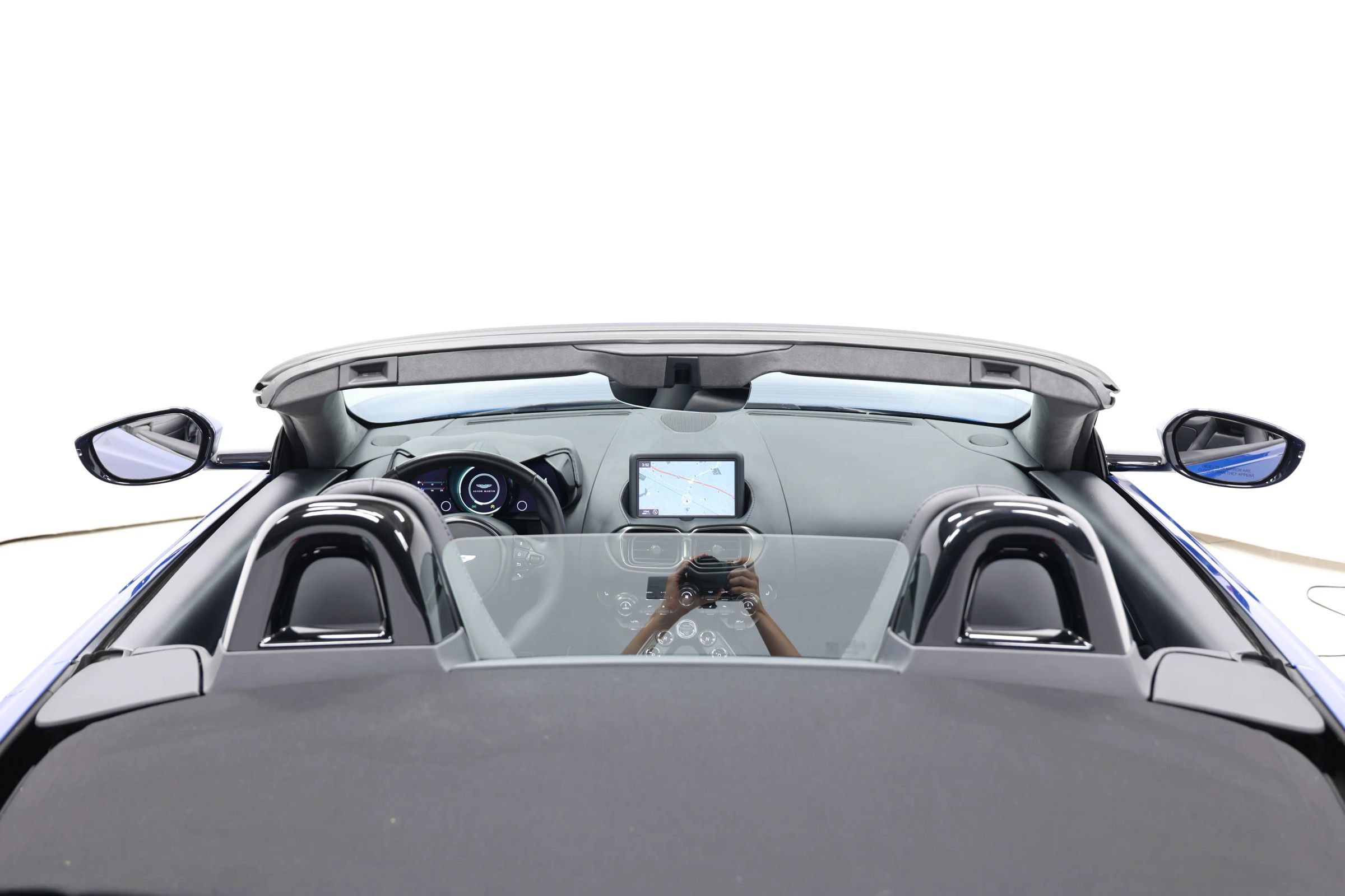 Used 2023 Aston Martin V8 Vantage Roadster RWD image 54