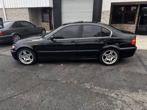 Used 2002 BMW 330i Sedan RWD image 2