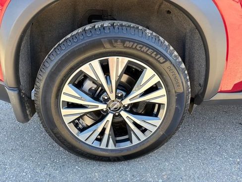 Used 2023 Nissan Rogue SV image 26