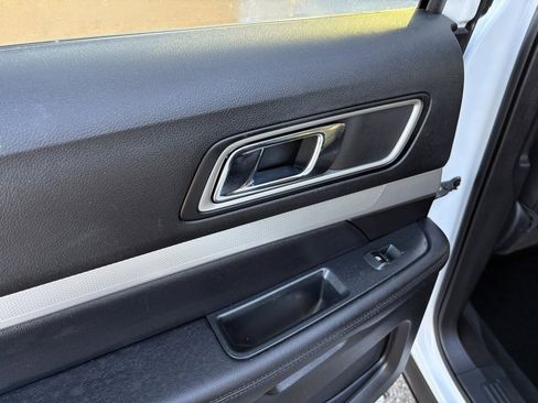 Used 2017 Ford Explorer XLT w/ Equipment Group 202A image 25