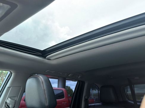 Used 2017 Toyota Highlander XLE FWD image 25