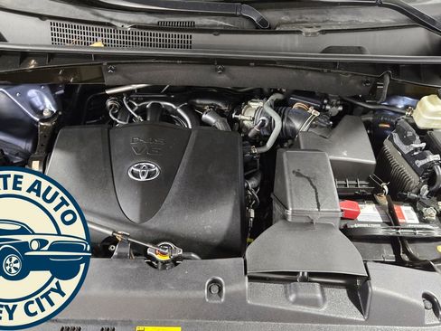 Used 2017 Toyota Highlander XLE image 43