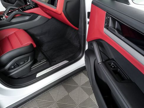 New 2026 Porsche Cayenne Coupe image 28