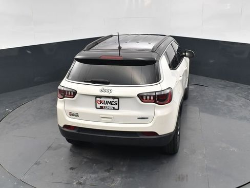 Used 2018 Jeep Compass Latitude w/ Cold Weather Group image 39
