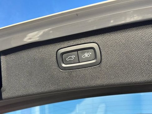 Certified 2024 Volvo XC90 T8 Ultimate w/ Protection Package Premier image 6