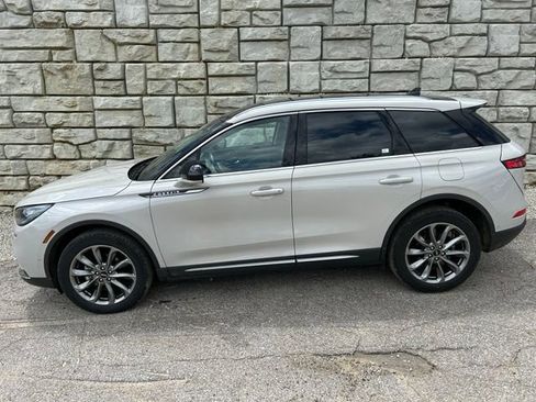 Used 2022 Lincoln Corsair AWD w/ Premium Package image 3