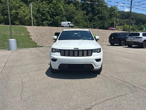 Used 2021 Jeep Grand Cherokee Laredo X AWD/4WD image 2
