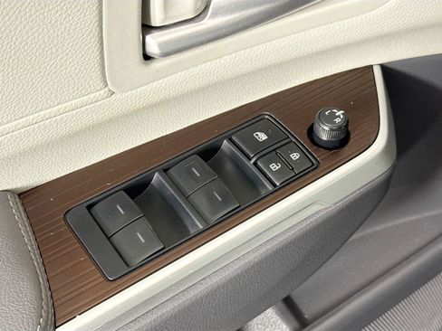 Certified 2024 Toyota Sienna XLE FWD image 28