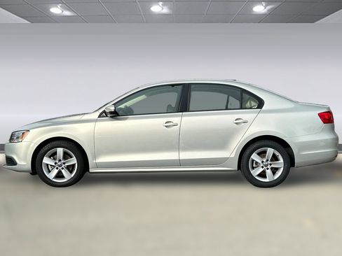 Used 2012 Volkswagen Jetta TDI image 2
