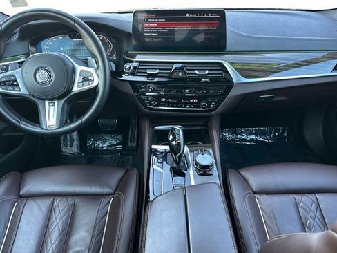 Used 2022 BMW M550i xDrive w/ Executive Package image 15