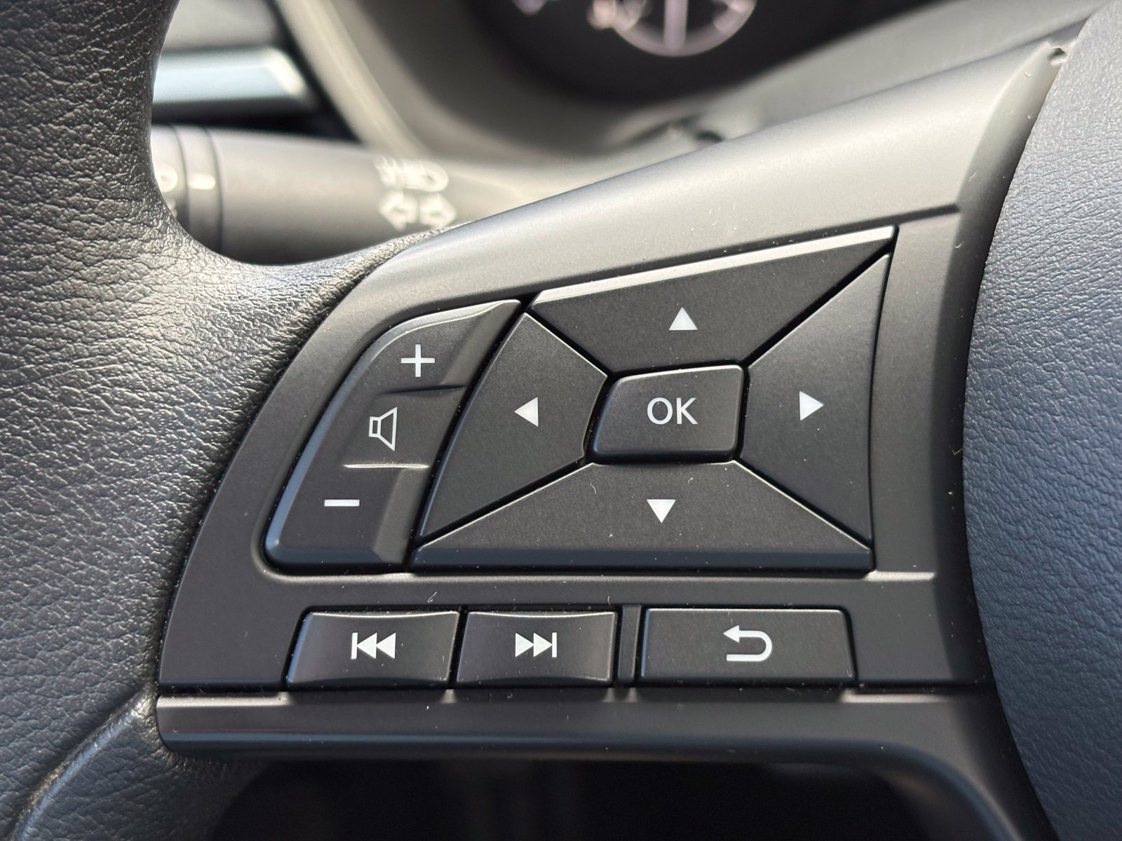Used 2025 Nissan Altima 2.5 S FWD image 14
