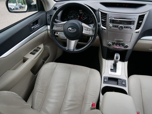 Used 2011 Subaru Outback 2.5i Premium w/ All-Weather Pkg AWD/4WD image 9