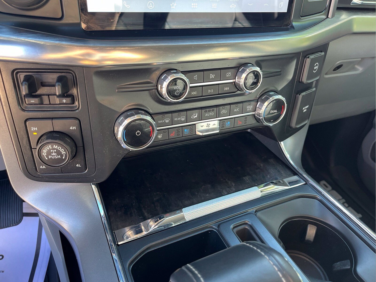 Used 2022 Ford F150 Lariat w/ Equipment Group 502A High AWD/4WD image 18