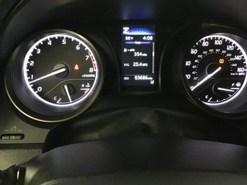 Used 2021 Toyota Camry SE FWD image 13
