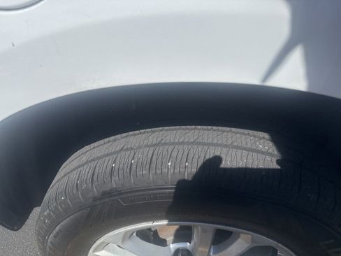 Used 2017 Chevrolet Equinox LS image 4