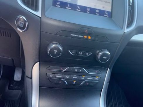 Used 2019 Ford Edge SEL w/ Equipment Group 201A AWD/4WD image 9