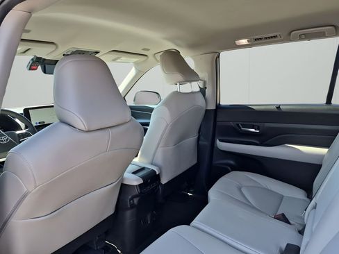 Used 2024 Toyota Grand Highlander XLE image 18