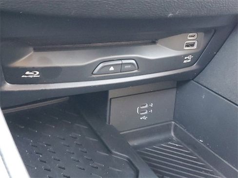 New 2026 Chrysler Pacifica Limited w/ Uconnect Theater Family Group image 32