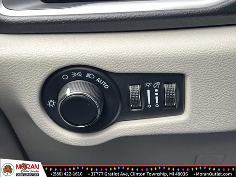 Used 2021 Chrysler Voyager LX image 24