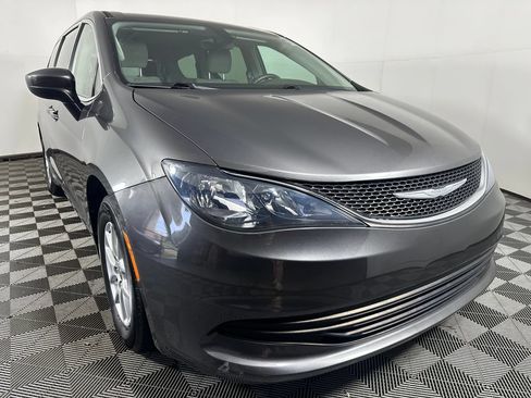 Used 2017 Chrysler Pacifica LX FWD image 7