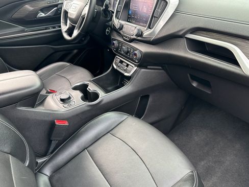 Used 2024 GMC Terrain SLT AWD/4WD image 17
