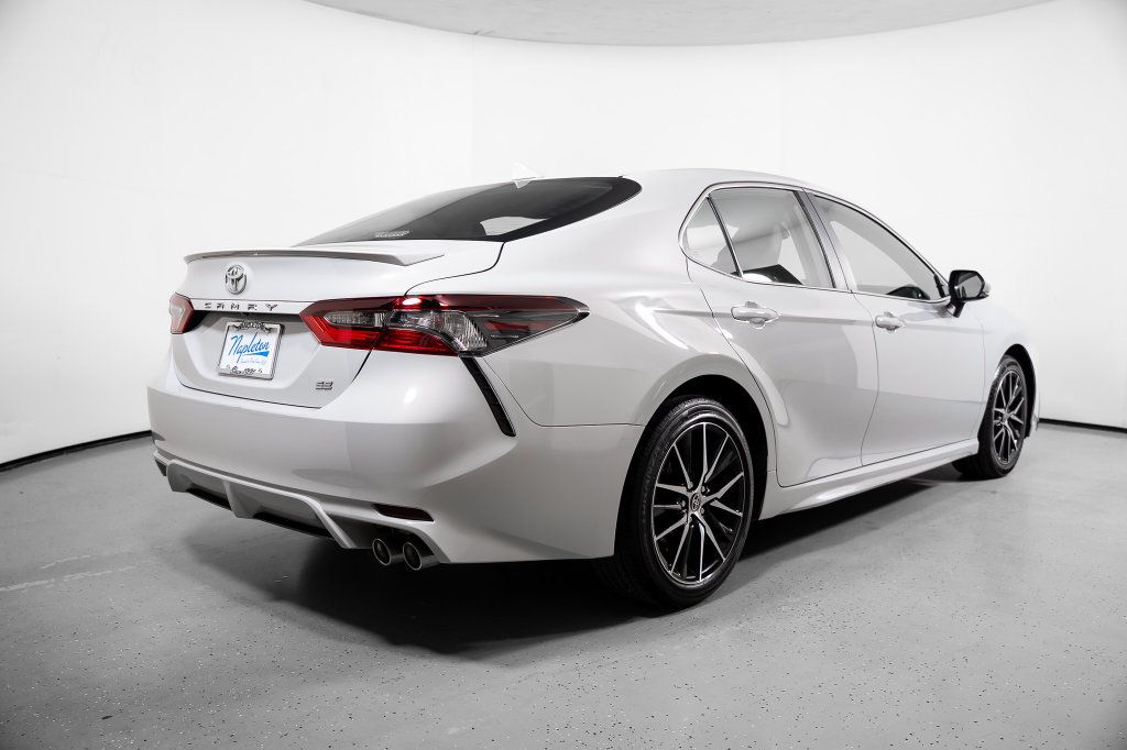 Used 2024 Toyota Camry SE FWD image 9