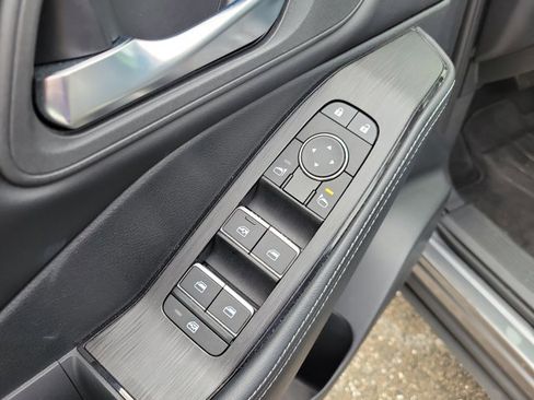 Used 2025 Nissan Rogue SL image 18