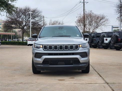 Used 2023 Jeep Compass Sport image 2