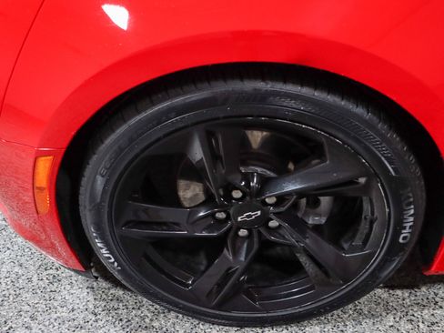 Used 2021 Chevrolet Camaro LT image 11