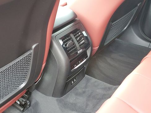 Certified 2024 BMW X3 xDrive30i w/ Premium Package image 25