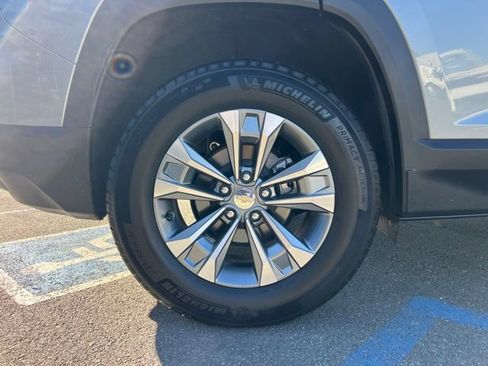 Used 2025 Chevrolet Equinox LT AWD/4WD image 6