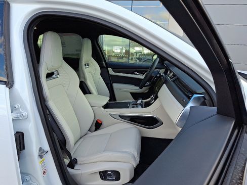 New 2026 Jaguar F-PACE SVR 575 Edition image 3