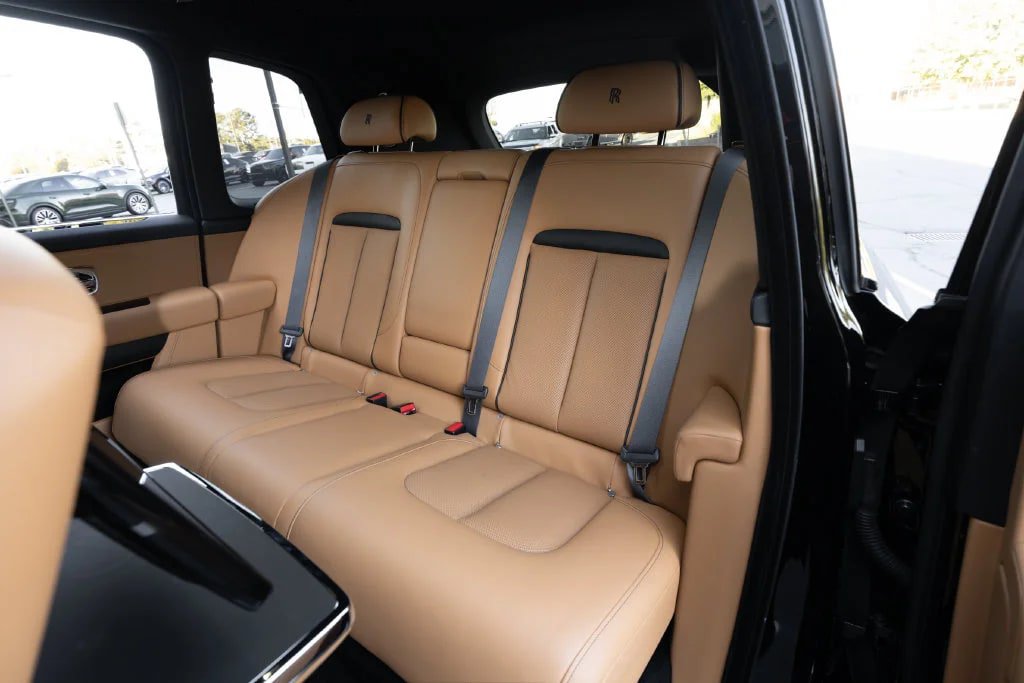 Used 2026 Rolls-Royce Cullinan w/ Cullinan Package AWD/4WD image 64