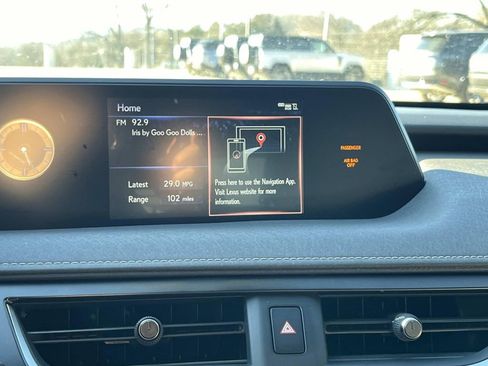 Used 2019 Lexus UX 200 image 28