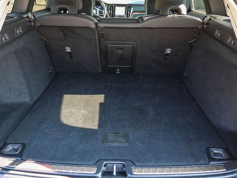 Used 2025 Volvo V60 B5 Cross Country Plus image 26