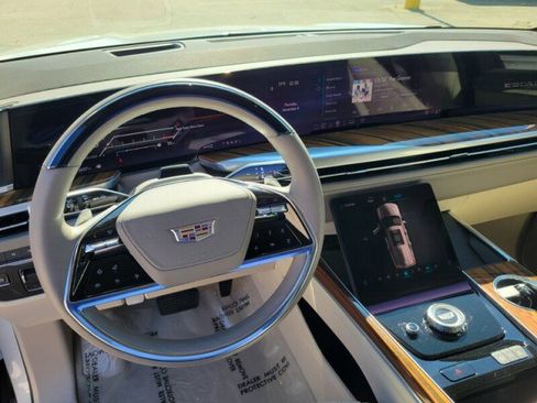 Used 2025 Cadillac Escalade Sport Platinum image 15