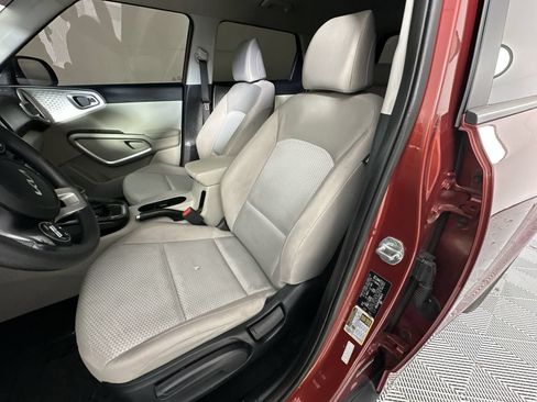 Used 2023 Kia Soul LX FWD image 11