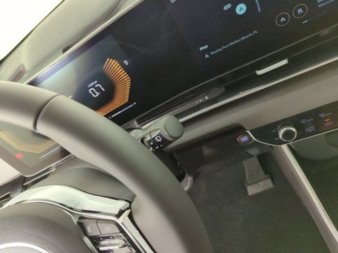 New 2026 Kia Carnival EX image 24