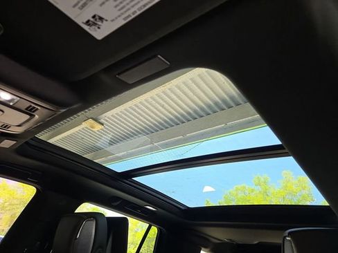 Certified 2025 GMC Yukon Denali Ultimate AWD/4WD image 24