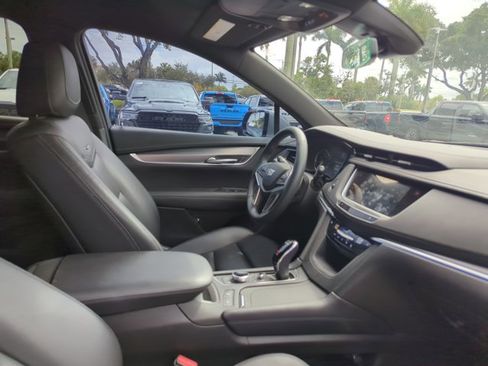 Used 2025 Cadillac XT5 Luxury image 18