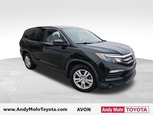Used 2017 Honda Pilot LX image 1