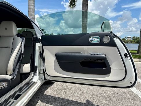 Used 2020 Rolls-Royce Wraith RWD image 16