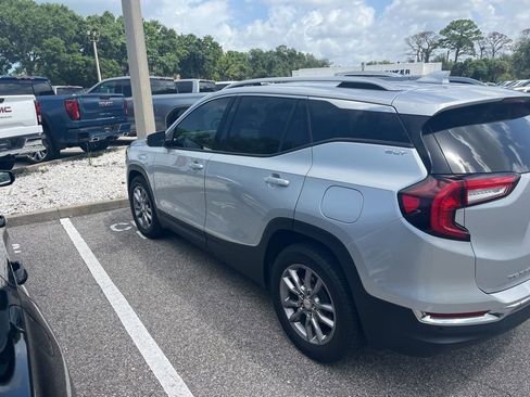 Used 2022 GMC Terrain SLT w/ LPO, Floor Liner Package FWD image 3