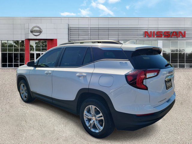 Used 2024 GMC Terrain SLE w/ Driver Convenience Package FWD image 4