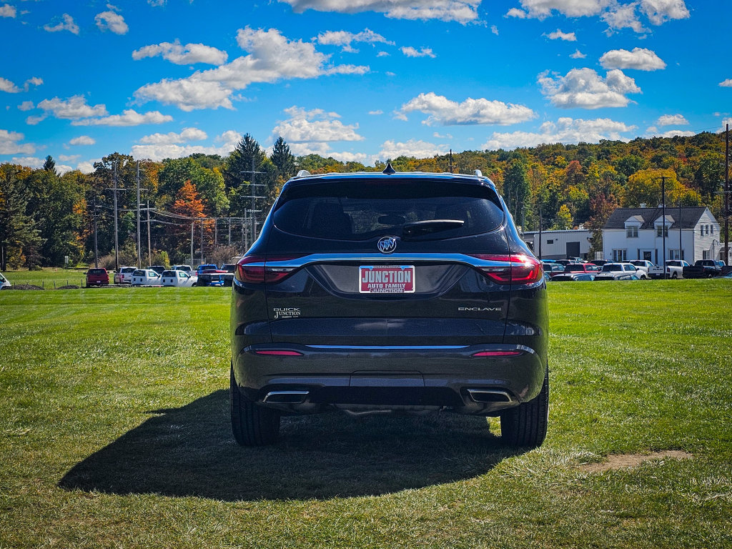 Used 2018 Buick Enclave Essence FWD image 4
