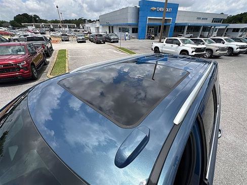 Used 2025 Chevrolet Tahoe High Country AWD/4WD image 14